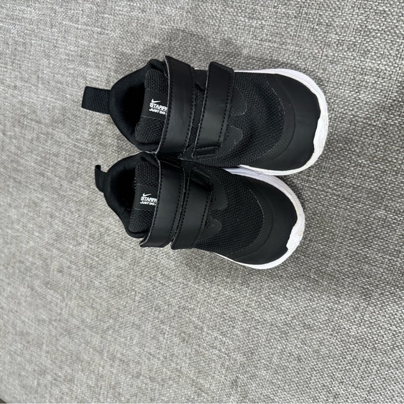 Nike Kids Black and White Sneakers - Picture 4 of 5